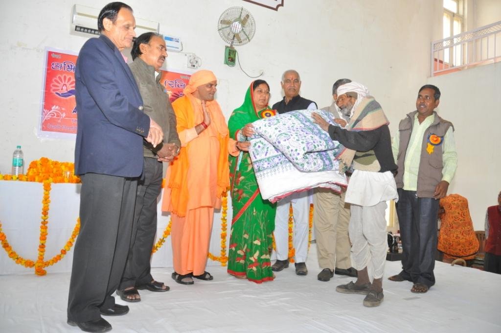 Winter blanket distribution drive